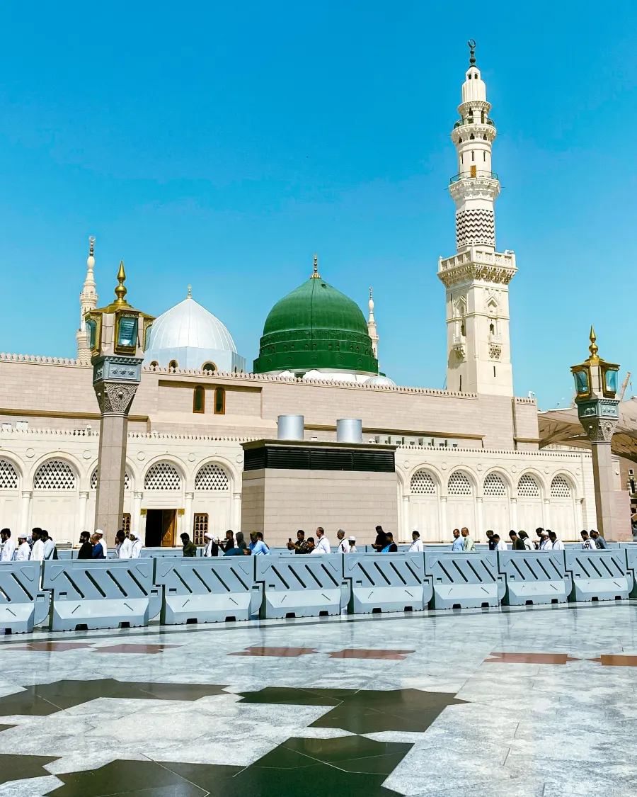 The Green Dome and minaret of Masjid an-Nabawi in Madinah